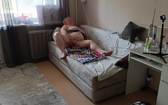Zona901: Un sättliche schwiegermutter masturbiert ihre große muschi mit ihrem sexspielzeug