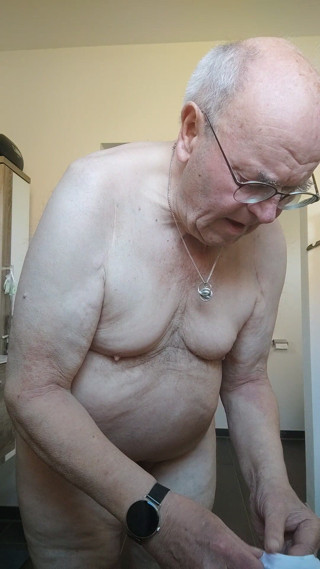 Karlchengeil: Playing with My Cock Before and After Shower