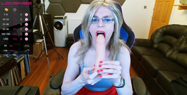 KelseyCobalt: Yarak emmeyi seviyorum!