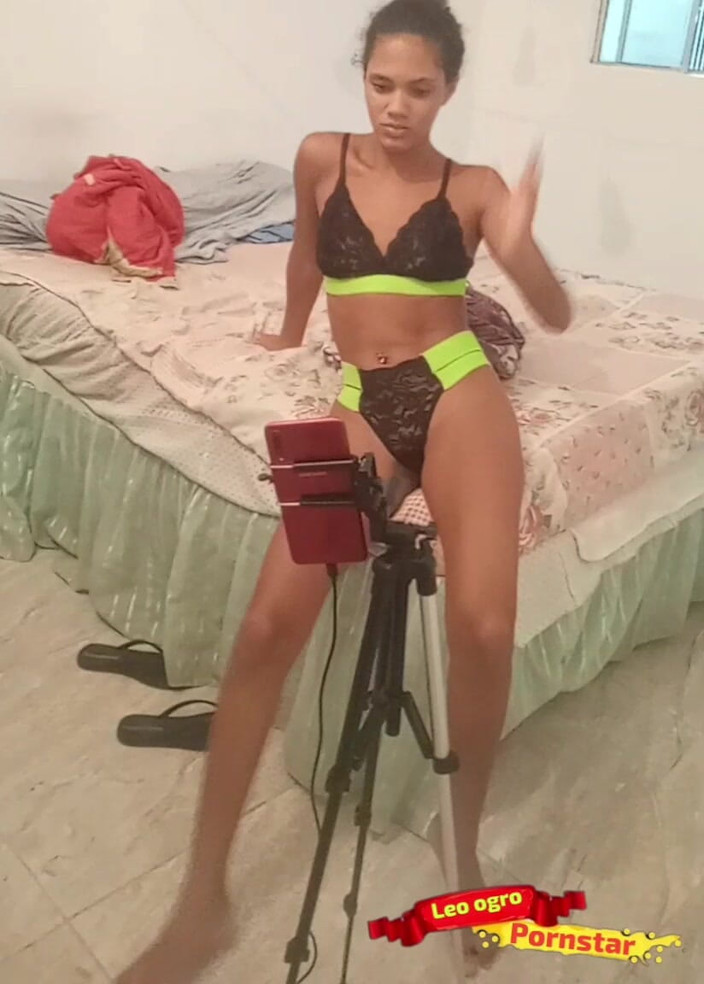 LeoOgro: Moje malá nevlastní dcera se stala virtuální děvkou