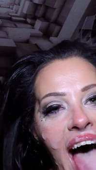 La chica alemana grandota Ashley CumStar va a una fiesta de leche por primera vez