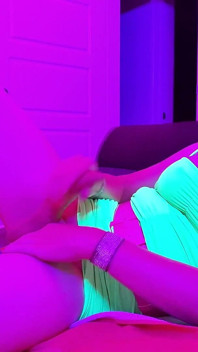 Büyük yaraklı kız lucy essex cd ile karanlıkta mastürbasyon ve dildo eğlencesi