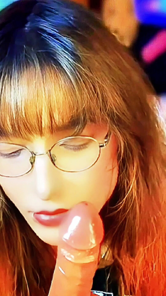 Bella Roar: Questa Ragazza Trans È La Più Carina Succhia Cazzi Di Sempre