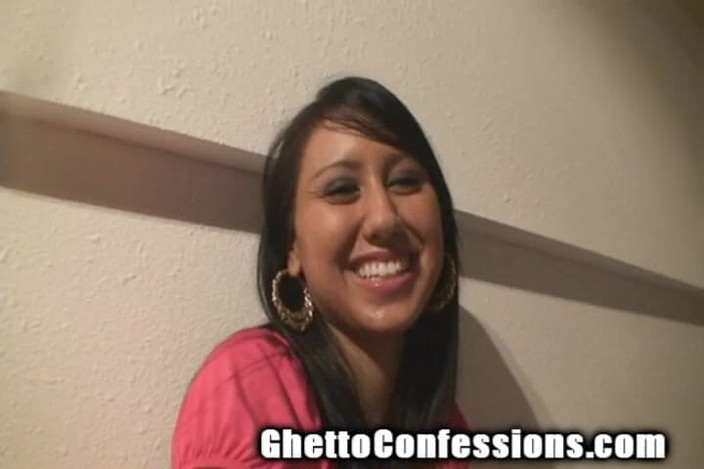 Ghetto Confessions: Novata hottie ho chupa polla muestra piercing de tetas, ¿por qué!?