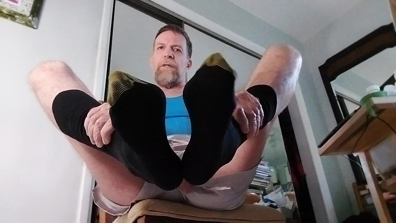 Hairyartist: Coach Will geeft Goldtoe voetenbeurten