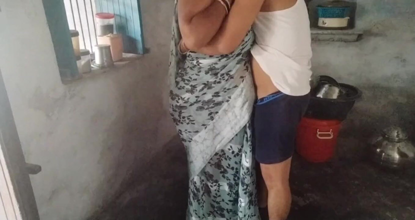 Yourgeeta8899: Gara-gara ngeliat keponakan tiriku lagi masturbasi sendirian, nafsuku jadi terangsang