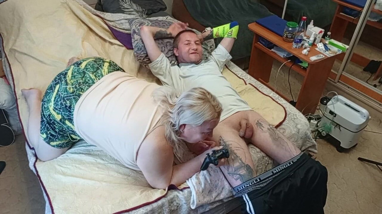 Zona901: Il gioco della console termina con un pompino dalla matrigna...