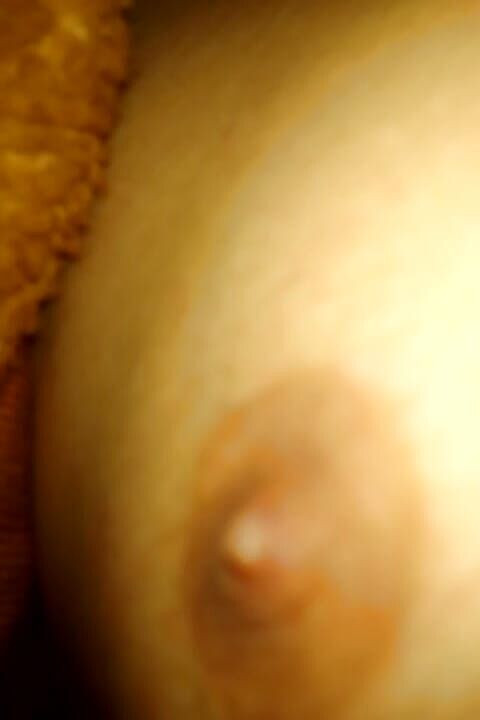 Gangbang straight: Chơi núm vú một mình