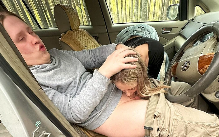 Fuck On Street: Casal fode na beira da estrada no carro