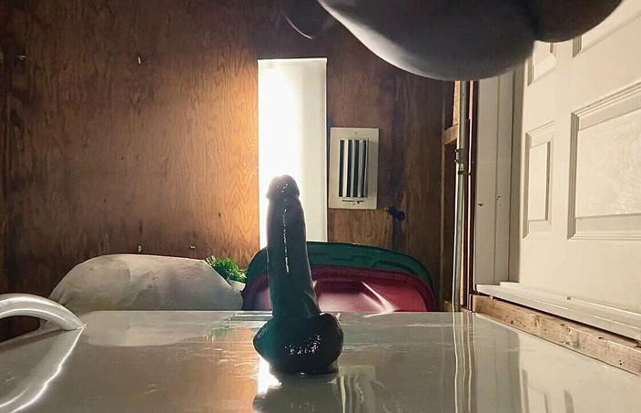 RoscoeZaddy: Se faufiler dans la buanderie