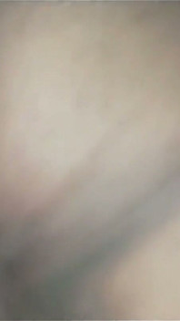 Ik deed mijn schoonmoeder op handen en voeten en stak mijn vingers in haar poesje en likte haar kont