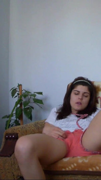 Kinky Redhead Spred Her Legs and Pee in Her Short Pants
