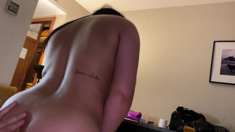 PerrasmalasTV: Üniversiteli kaltak otelde kaltak gibi sikişiyor!