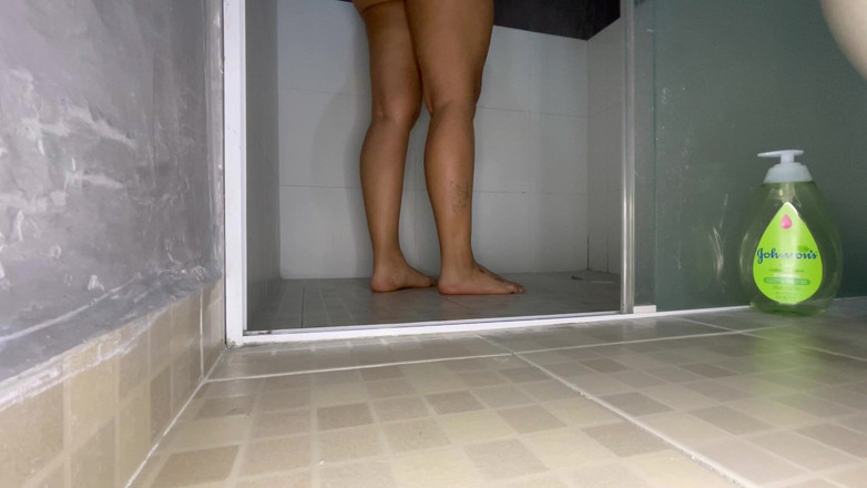 La Lucero Fetish: Alătură-te mie la un duș foarte fierbinte