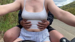 Sweetfantasy131: Clientul Didi observă că nu poartă un sutien și își pune degetele în...