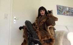 Lady Victoria Valente: Stivali di pelle overknee e pelliccia di lusso
