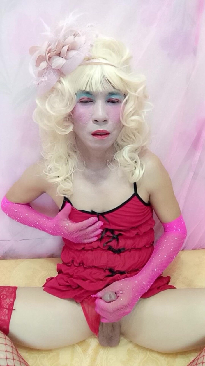 nguyen dang thien tri: Transgender le indossa abiti erotici sexy masturbando il suo cazzo...