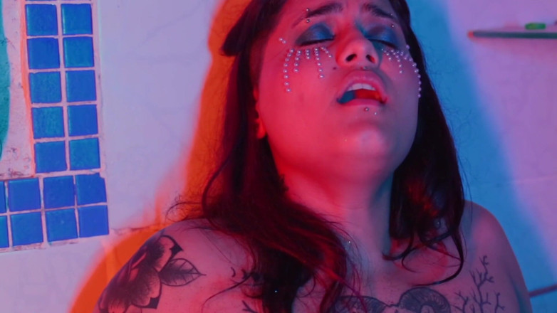 Quente club: The Shadows That Inhabit Me