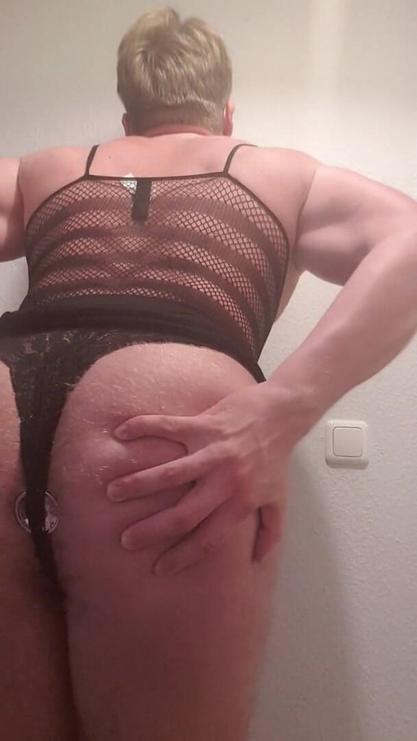 Leon fag boy: Leon muestra su cuerpo y boyclitt