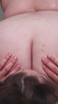 Mijn twee kwaadaardige bbw-stiefmoeder wilde op mijn gezicht zitten!