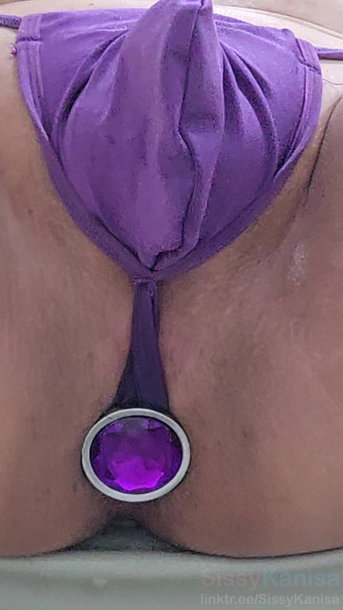 SissyKanisa: Mariquita Kanisa prueba nuevo juguete púrpura jewel metal anal plug...