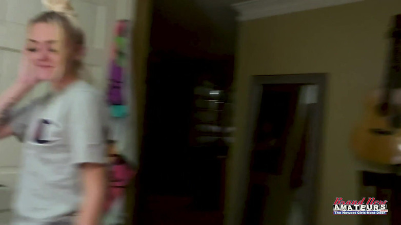 Brand New Amateurs: 操纵我时髦的身体摩擦女孩炫耀身体