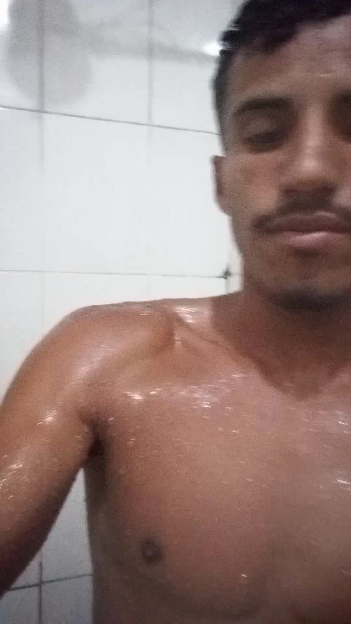 Bruninho Menezes: Brasilianische Brünette 16 cm dick unter der Dusche – behaarter und harter...
