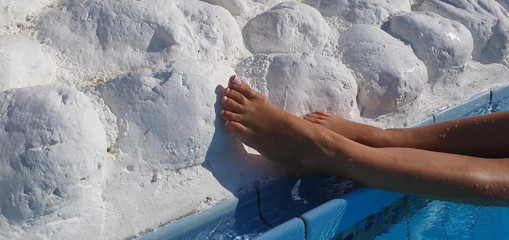 Fetish intimmedia: Sexy milf playing with feet