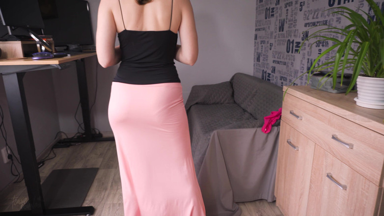 Teasecombo 4K: Dilemma mutandine visibile con la maxi gonna magra