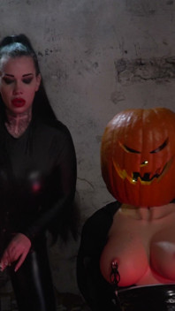 Fetysz na sutki i palenie na Halloween