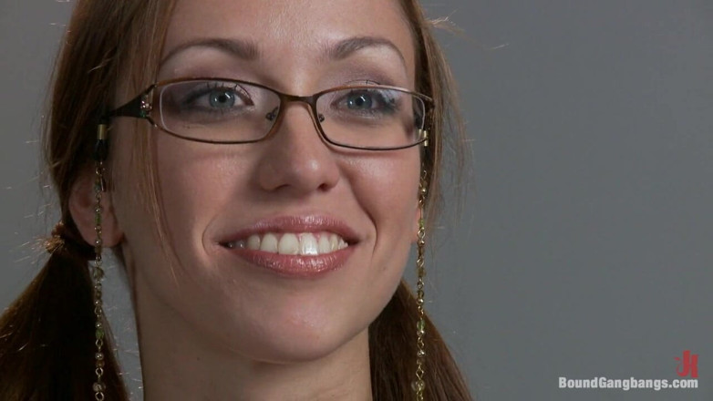 Bound Gang Bangs by Kink: Estudiante nerd recibe una follada por su comité de revisión...