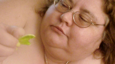 BBW nurse Vicki adventures with friends: नग्न एसएसबीबीडब्ल्यू आपके लिए मिनी बर्गर खाती है दिग्गजों को चिढ़ाती है