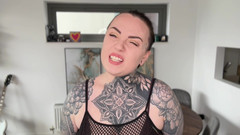 Miss Valentina: 把婊子扔掉