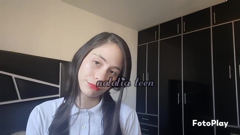 Natti natti: Một nữ sinh viên thủ dâm khi nghĩ về cha...