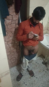 Ho girato il video da solo in bagno.
