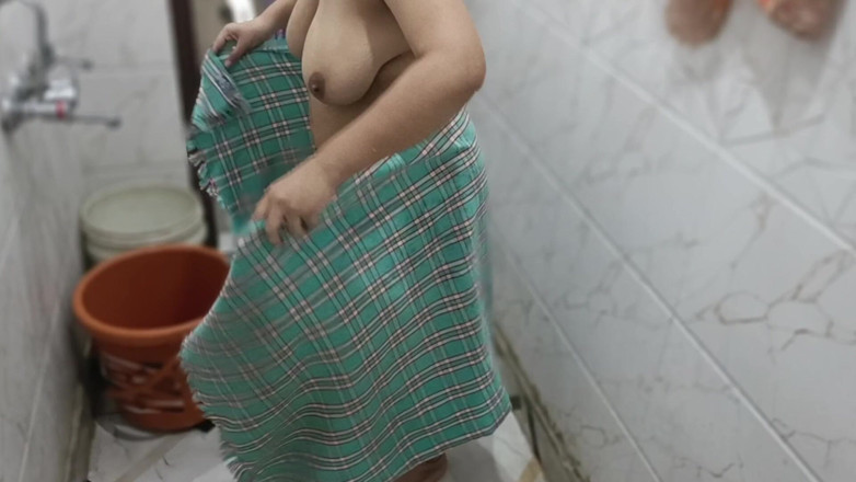 Sexgarl84: วิดีโอ mms ถ่ายเองในแคมเปญเสียงดังในห้องอาบน้ําแก้ผ้า