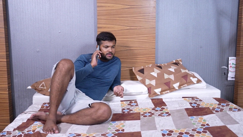harry1: Indian Yoga Teacher Gives His Students a Special Treat with...
