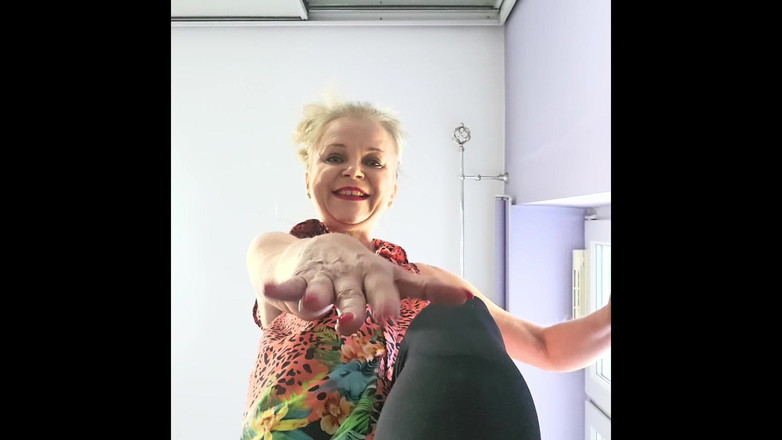 Misses_Jenny: Cewek raksasa menginjakmu dengan kaki jenjang