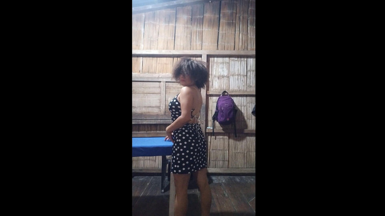 Martin13: Minha meia-irmã faz uma dança super sensual para mim fazer...