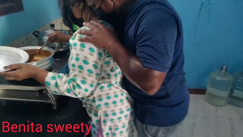 Benita sweety: เซ็กซ์ร้อนครัว ครางเสียว ผัวเมีย