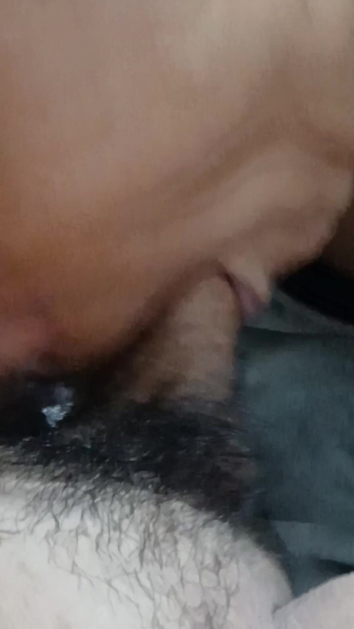 eldlie: Fetei îi place să sugă până la orgasm
