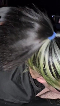 Cewek rambut pirang lagi asik nyepong kontol sampai dicrot di dalam