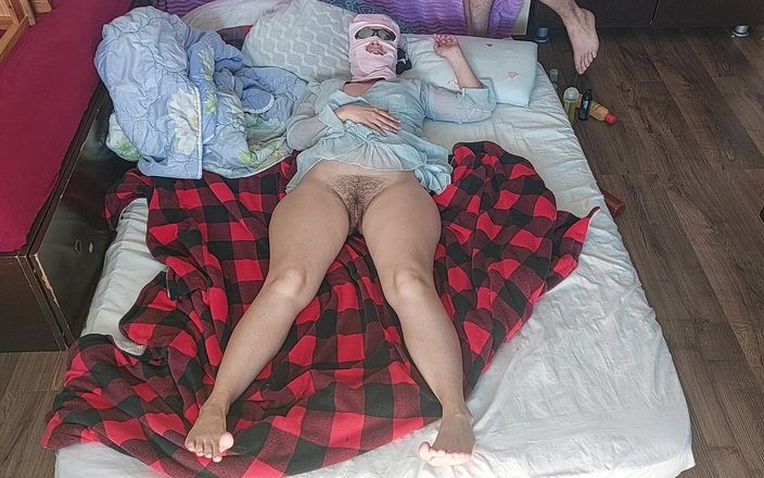 Amateur_MS: Galen sex i sovrummet amatörpar. Heta amatörpar erotisk massage.