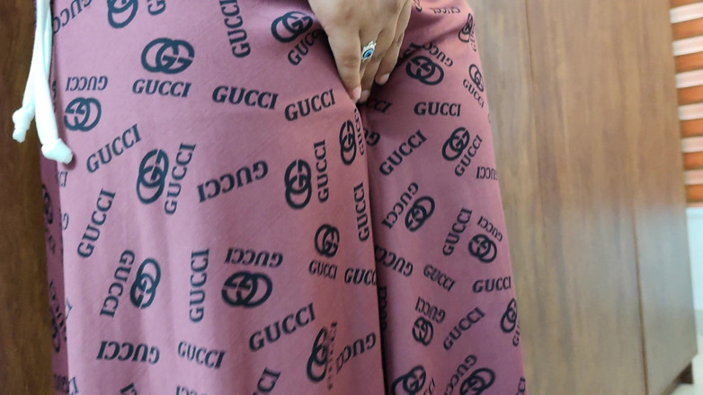 Vaigavarun45: 彼女が一人で家にいる間に、女の子と電気技師が熱いセックスをした