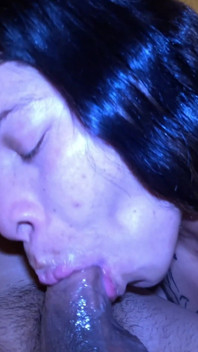 Redd hat ein paar große schwänze, die lippen lutschen und schluckt meine ladung