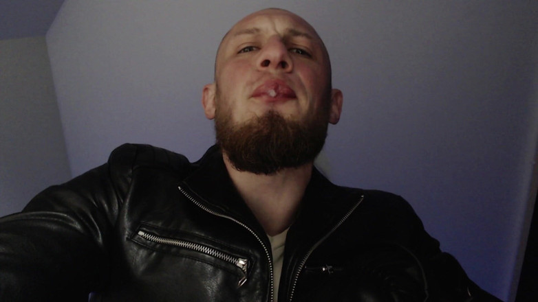 Hunky time: Lordul în piele scuipat