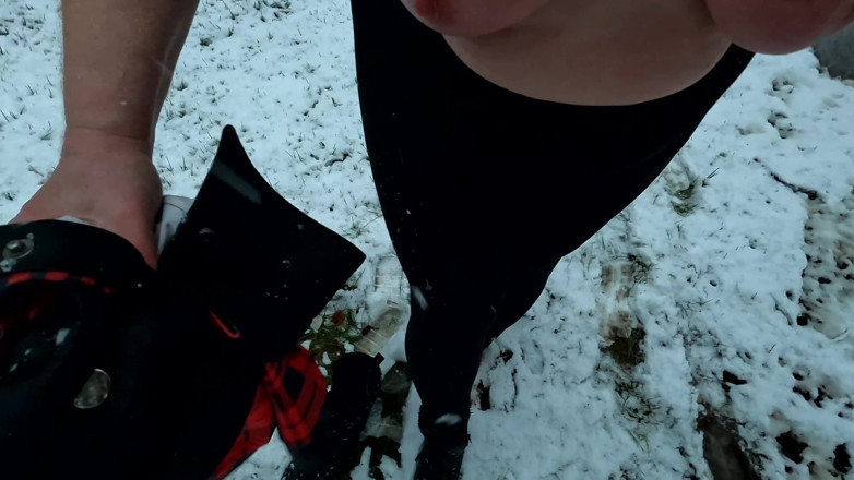 Bouncy Tits Action: Complete Naked Busty Girl in the Snow