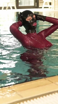 Lateks kolam renang