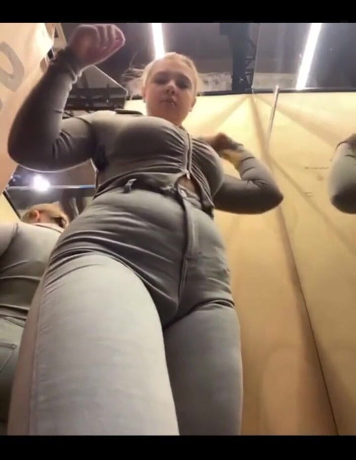 JuiceLussie: Ngentot di ruang ganti