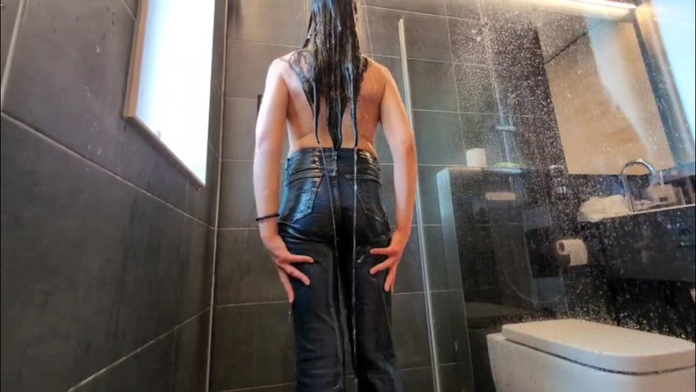 Lucy Blackwood: Duş Seansı